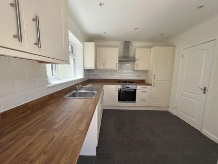 3 bedroom detached bungalow to rent - Photo 5