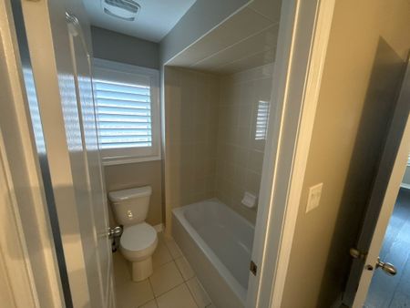 For Lease - 1399 Lormel Gate, Innisfil, Ontario - Photo 4