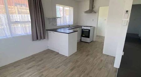 Lovely Brick and Tile Home -3 minutes walk to town - Photo 5