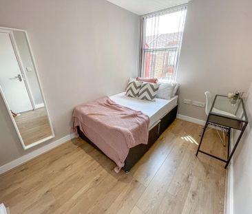 6 bedroom terraced house to rent - Photo 4