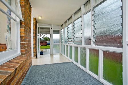 Fantastic Sunny TWO Double Bedroom Bick and Tile - Photo 3