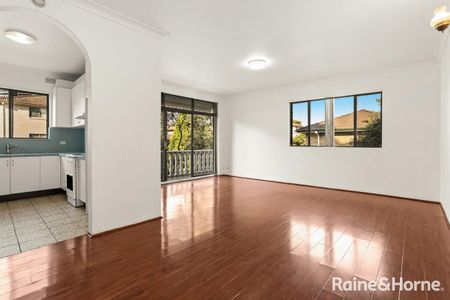 2 BEDROOM APARTMENT MOMENTS AWAY FROM HURSTVILLE STATION - Photo 4