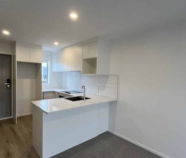 Cozy 2-Bedroom Home in Mangere East - Photo 1