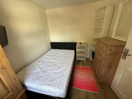 4 bedroom terraced house to rent - Photo 3