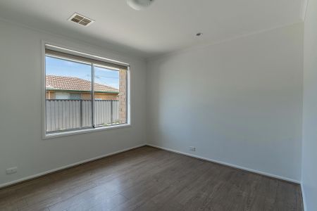 1/8 Waverley Court, 3064, Craigieburn Vic - Photo 2