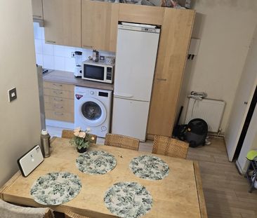 Room in a Shared House, Eastleigh Walk, SW15 - Photo 4