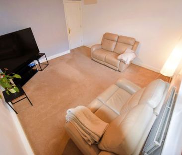 2 bedroom Flat in Flat 3, Leeds - Photo 5