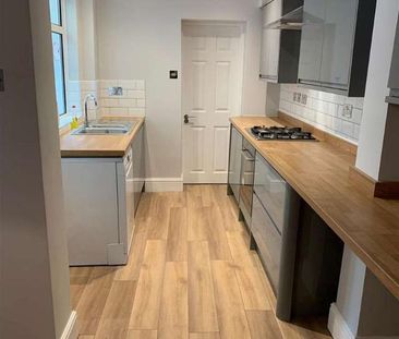 One Room In Student House Swan Road, Gloucester, GL1 - Photo 4