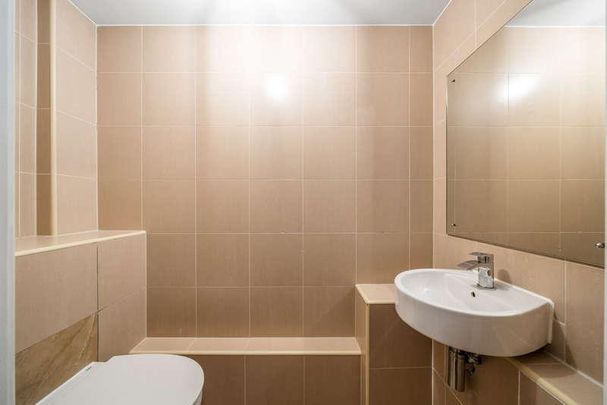 Falcon Wharf, Battersea, SW11 - Photo 1