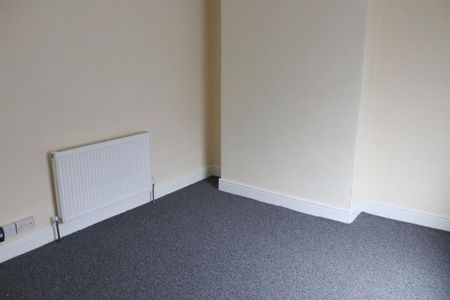 2 bedroom end of terrace house to rent - Photo 2