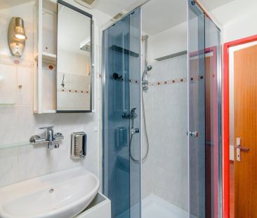 Podkrovní zařízený pokoj k pronájmu Praha 4 - Nusle lokalita Pankrác - Photo 5