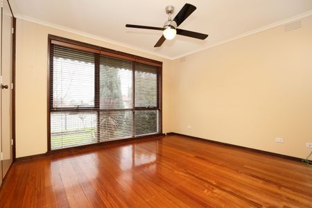Spacious and Bright 3-Bedroom Home in Epping - Photo 3