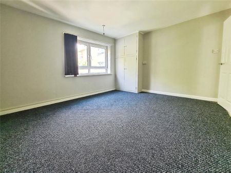 3 bedroom flat to rent - Photo 2