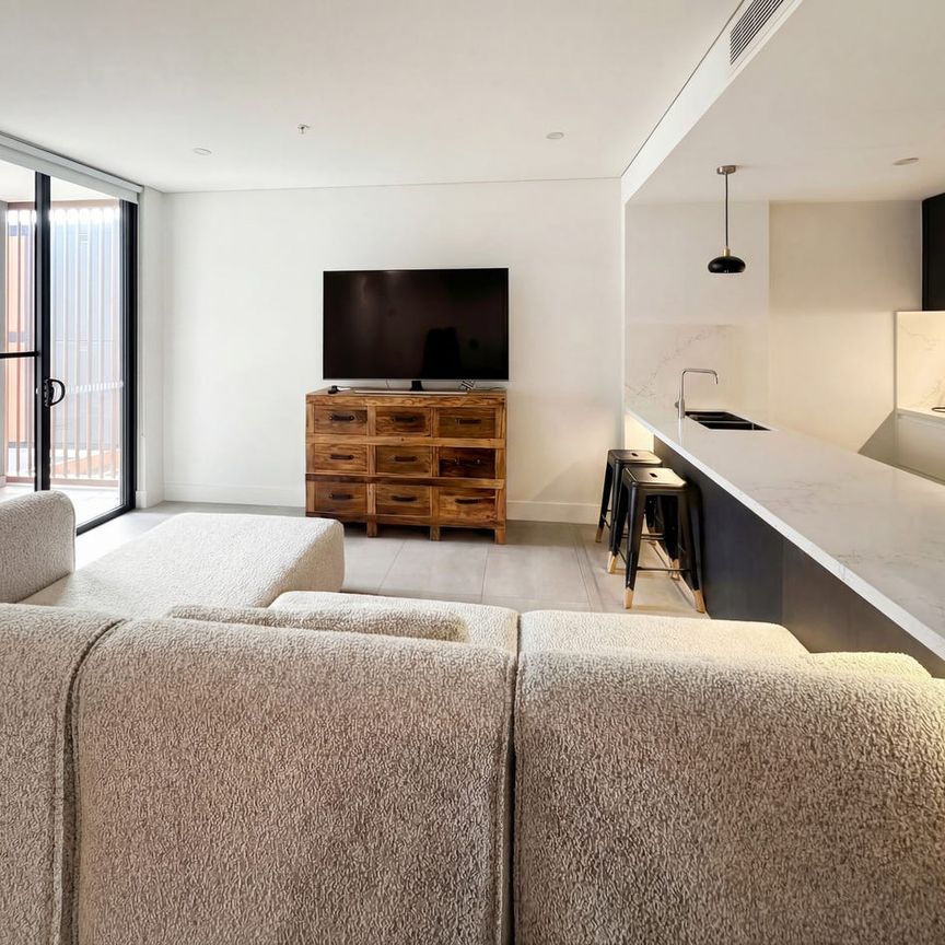Recently built luxurious apartment within 150m to Mortdale station - Photo 1