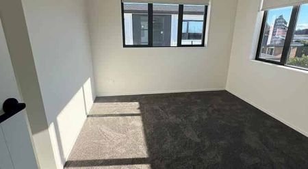 Stunning 4BR New Build in Papatoetoe! - Photo 5