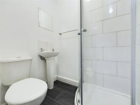 1 bedroom in a house share to rent - Photo 5