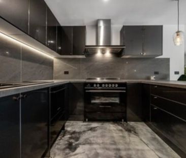 5 Lawrance Grove, - Photo 1