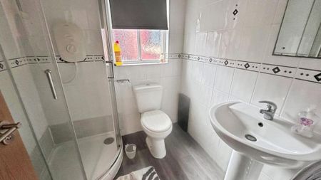 1 bedroom in a house share to rent - Photo 5