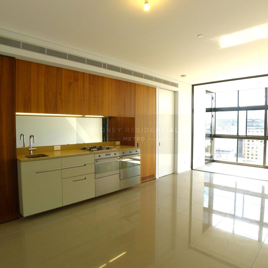 Unfurnished Modern 2 Bedroom, 2 Bathroom Apartment - Central Park! - Photo 1