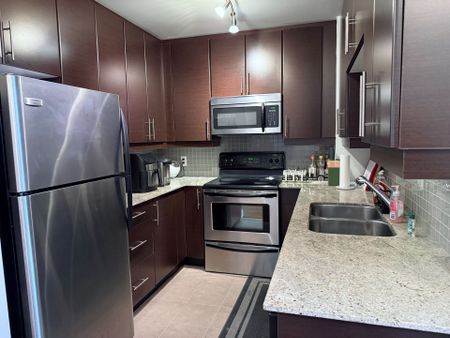 For Lease - 16 Harbour Street Unit# 3701, Toronto, Ontario - Photo 4