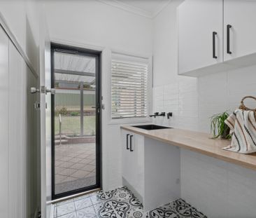 Newly Renovated Home In Sought After East Albury - Photo 5