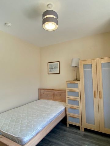 Room in a Shared House, Mayfield Road, SO17 - Photo 3