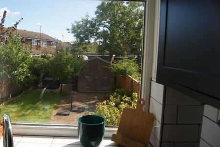 3 bedroom semi-detached house to rent - Photo 5
