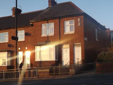 3 bedroom flat to rent - Photo 5