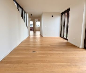 PENTHOUSE SERVICEFLAT MET 3 SLPK, 2 BADK, 2 TERRASSEN - Photo 4