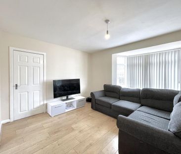 4 bedroom semi-detached house to rent - Photo 4