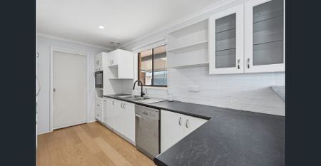 Family home in Killarney Vale - Photo 5