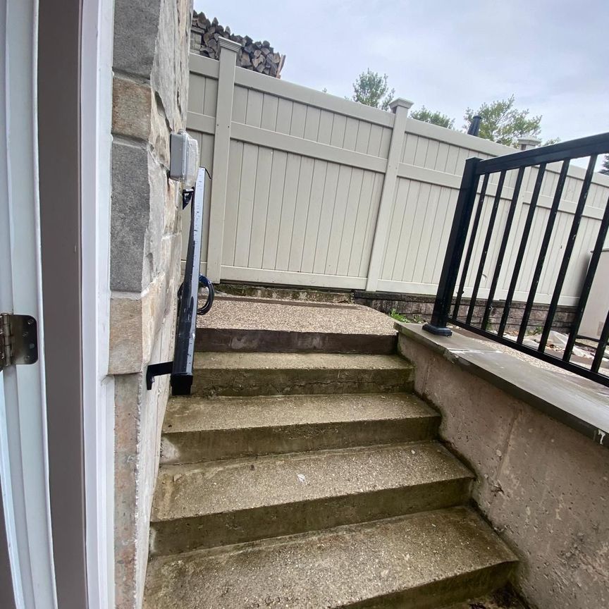 For Lease - 137 Spring Azure Crescent Unit# BSMT, Oakville, Ontario - Photo 1