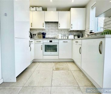 Lewis Crescent, Old St. Mellons, Cardiff, CF3 - Photo 2