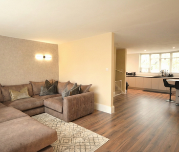 4 bedroom townhouse to rent - Photo 2