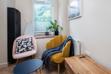 4 Bed Terraced House, Station Parade, LS5 - Photo 2