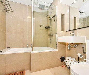 Sanford Street, Swindon, Wiltshire, SN1 - Photo 5