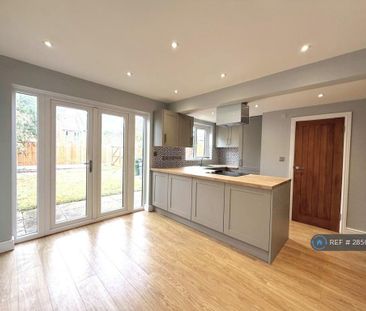 3 bedroom semi-detached house to rent - Photo 4