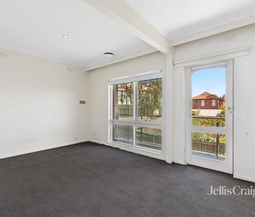 Private Two Bedroom Townhouse - Photo 6