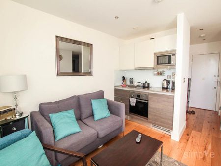 Studio to rent - Photo 2