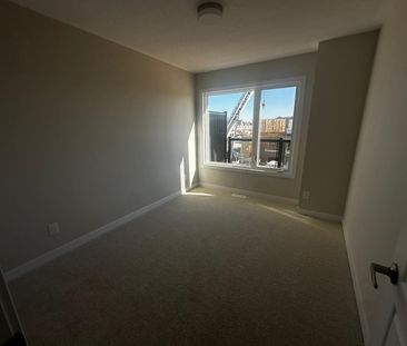 For Lease - 78 Ryan Reynolds Way, Orleans - Convent Glen and Area, ... - Photo 4