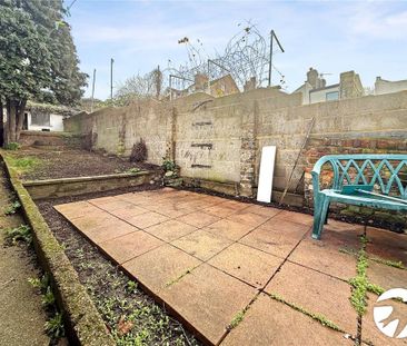 3 bedroom terraced house to rent - Photo 6