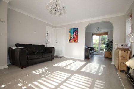 4 bedroom detached house to rent - Photo 2