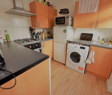 3 bedroom House in Mayville Avenue, Leeds - Photo 2
