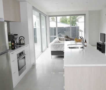 ST ALBANS - MODERN 2 BEDROOM, 2 X BATHROOM TOWNHOUSE, SINGLE GARAGE - Photo 3