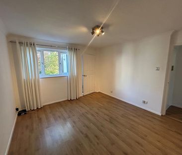 Harms Grove, Guildford, Surrey, GU4 - Photo 4