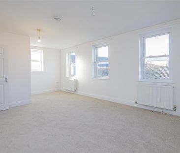 3 bed Apartment - Duplex To Let - Photo 1