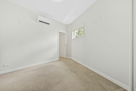 A modern townhouse designed for effortless living - Photo 4