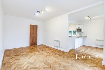 2 bedroom apartment to rent Beechcroft Manor, Weybridge, Surrey, KT13 - Photo 2