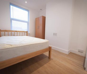 4 bedroom terraced house to rent - Photo 4