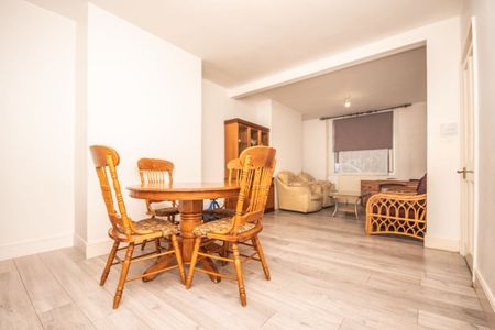 3 bedroom terraced house - Photo 4